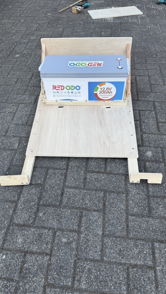 Box mit Batterie