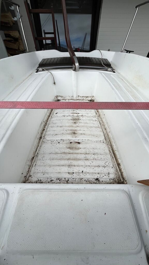 Blick aufs Cockpit ohne den Holzboden