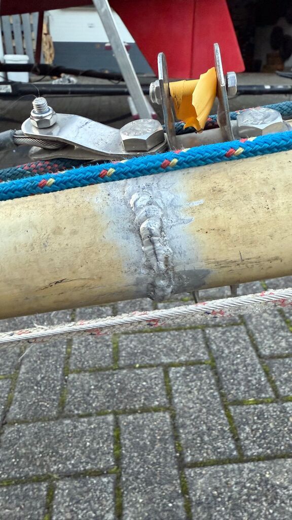 Schweißnaht am Mast